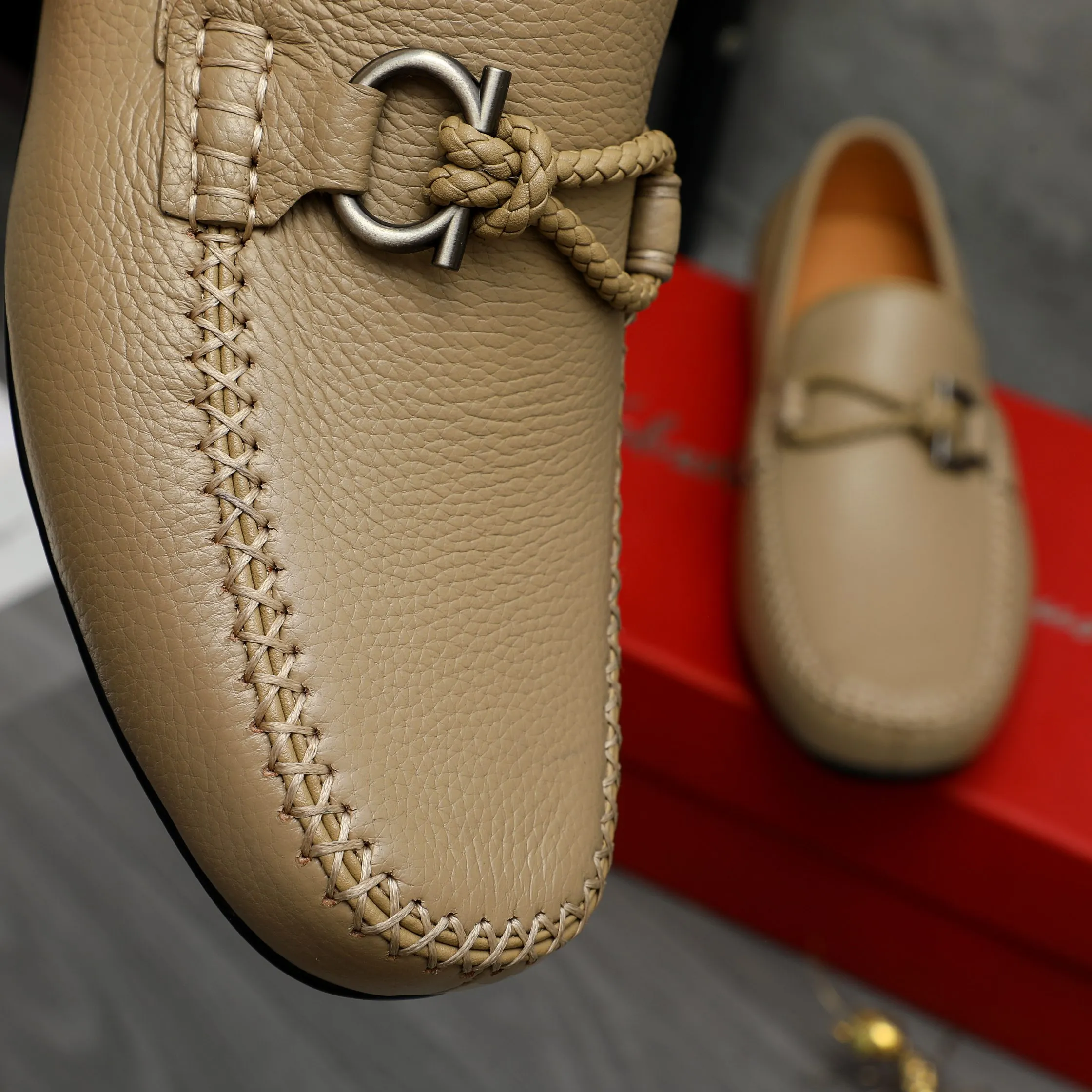 Men's shoes 💰480 Product trademark: Ferragamo "Ferragamo" casual slip-on shoes Regular size: 38-45 (45 is custom-made and non-returnable) Product materials: Selected pebbled cowhide upper, cowhide lining, rubber outsole